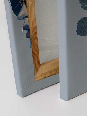 plava canvas slika sa motivom portreta za zid