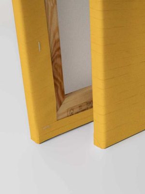 žuta canvas slika sa motivom portreta za zid